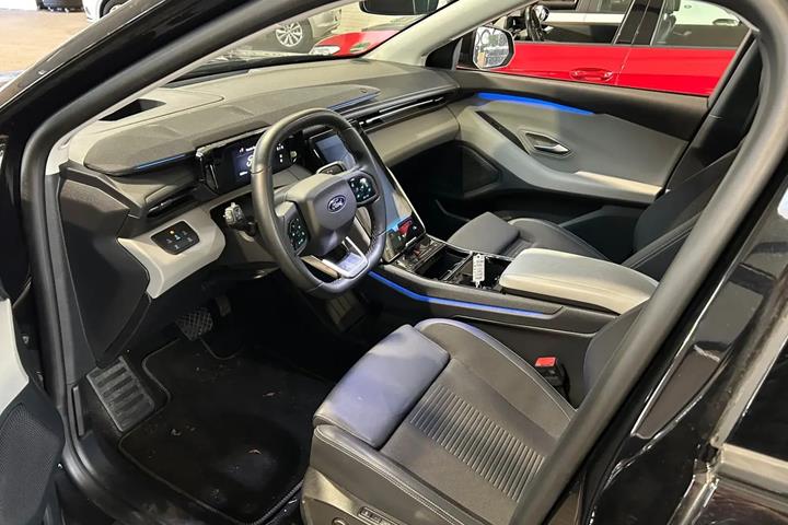 Sort Ford Explorer fra 2025