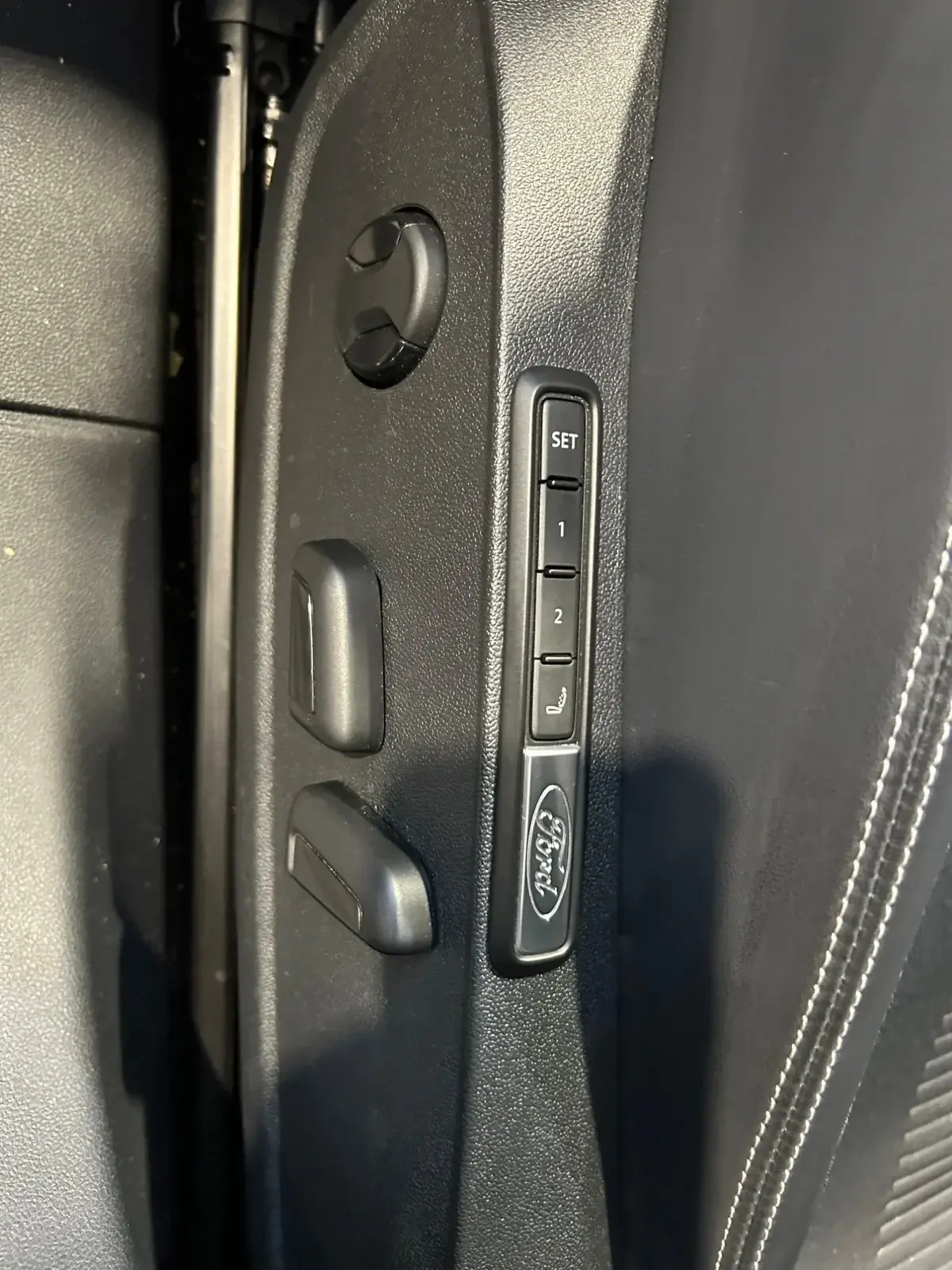 Sort Ford Explorer fra 2025