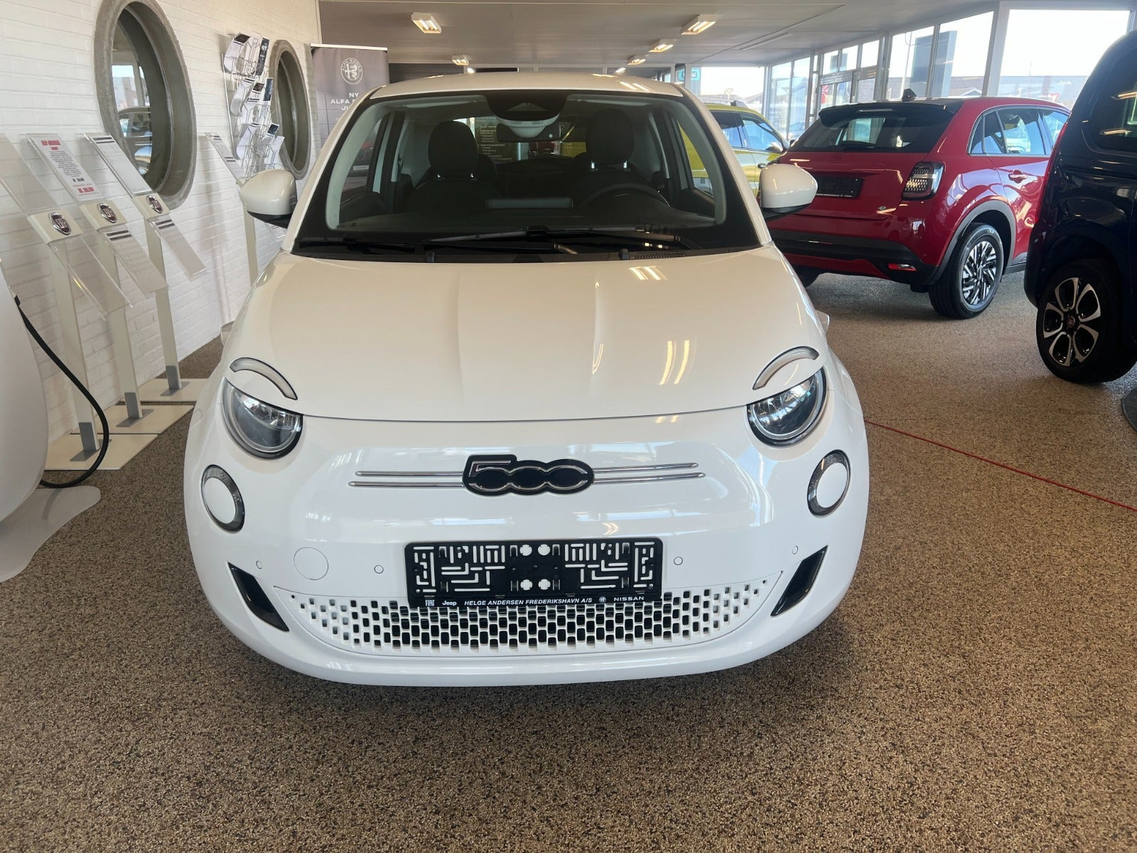 Hvid Fiat 500e fra 2024