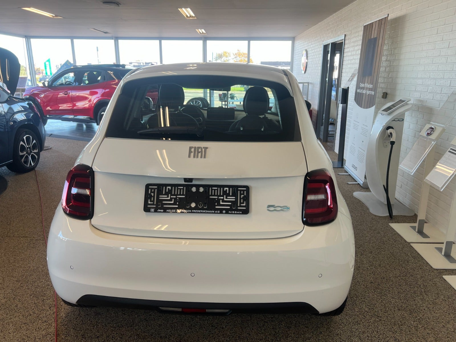 Hvid Fiat 500e fra 2024