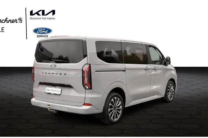 Grå Ford Tourneo Custom 340 L1 fra 2024