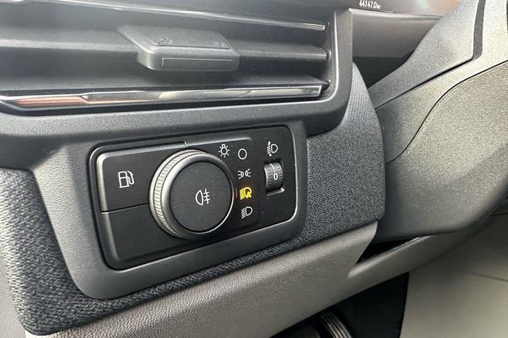Grå Ford Tourneo Custom 340 L1 fra 2024