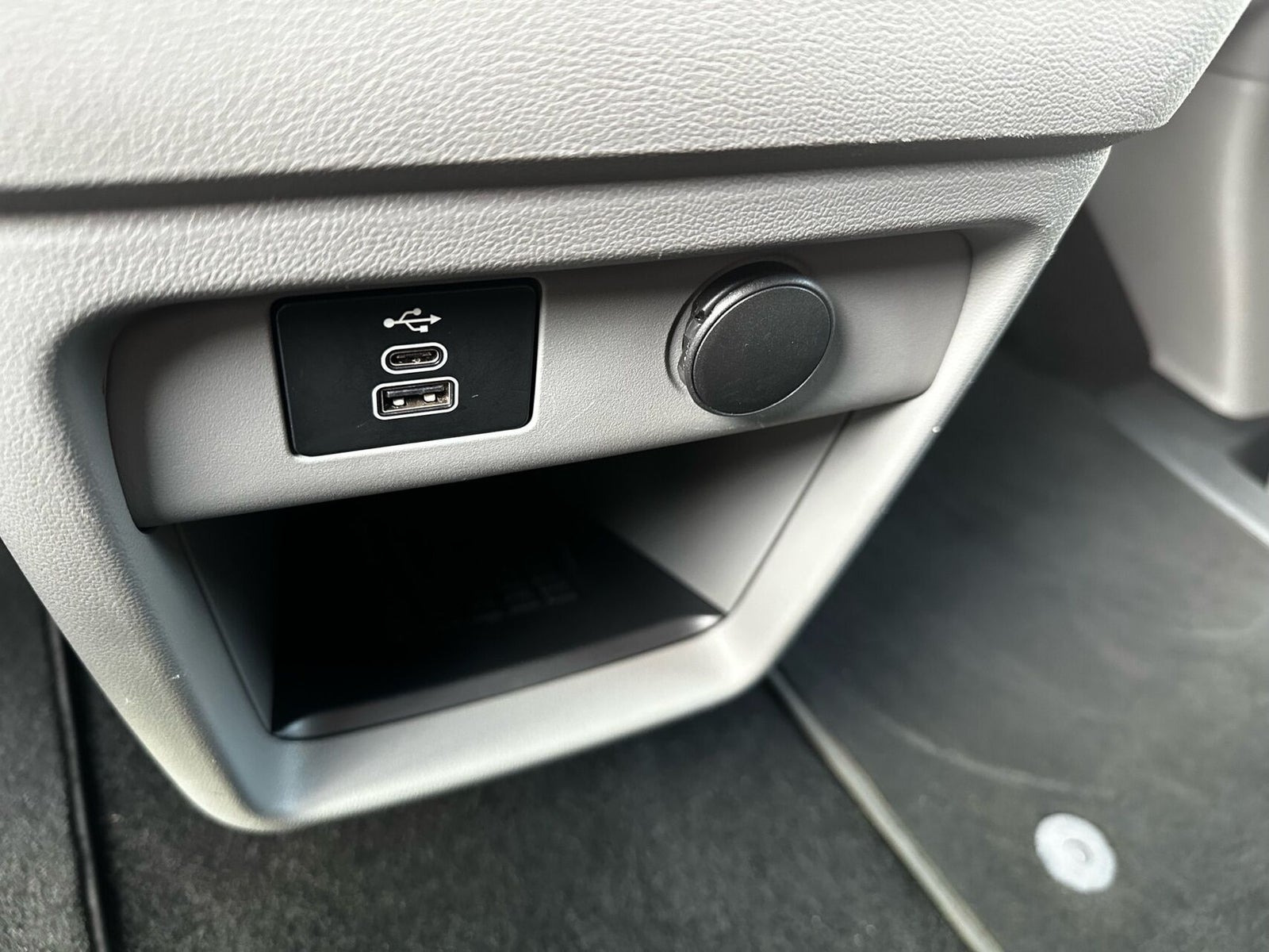 Grå Ford Tourneo Custom 340 L1 fra 2024