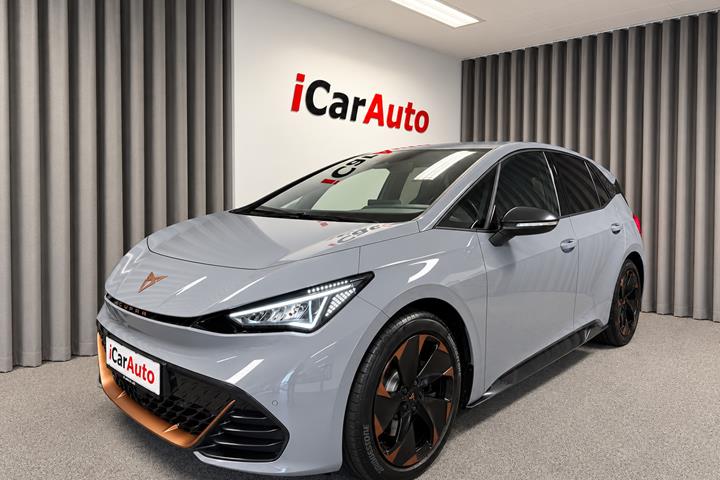 Grå Cupra Born fra 2025 set udefra