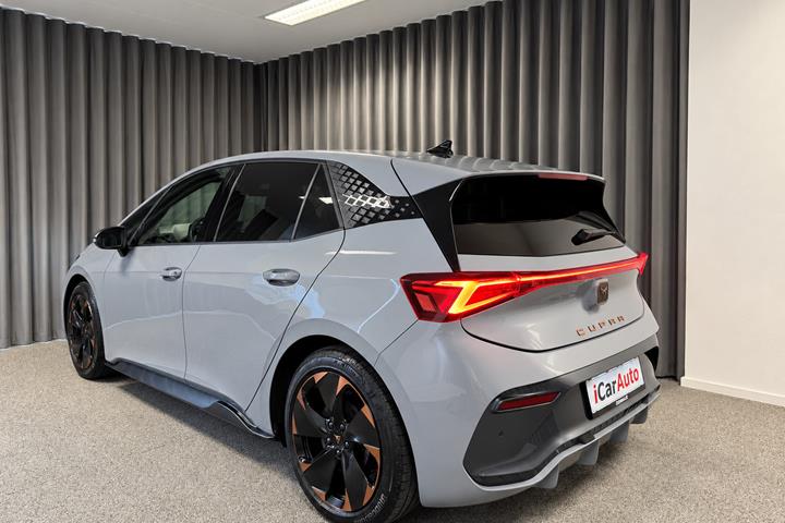 Grå Cupra Born fra 2025