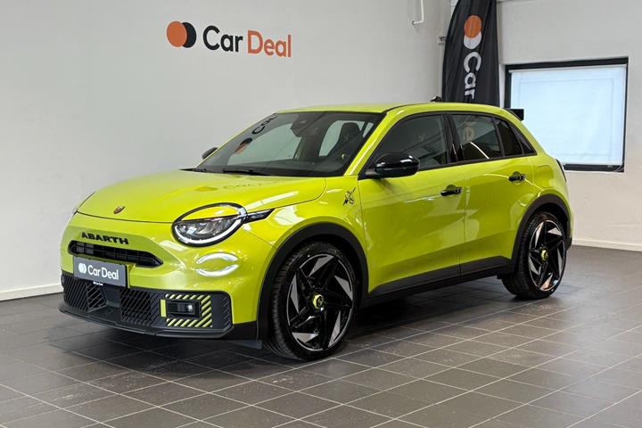 Grøn Abarth 600e fra 2025