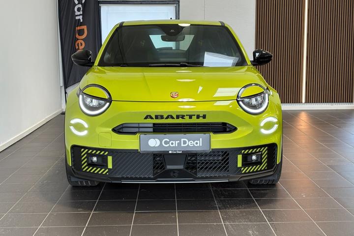 Grøn Abarth 600e fra 2025