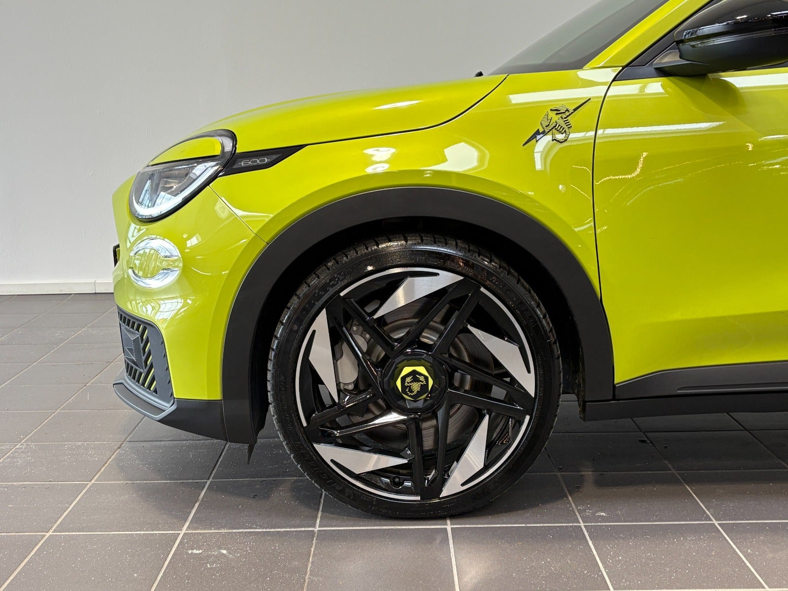 Grøn Abarth 600e fra 2025