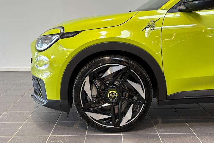 Grøn Abarth 600e fra 2025