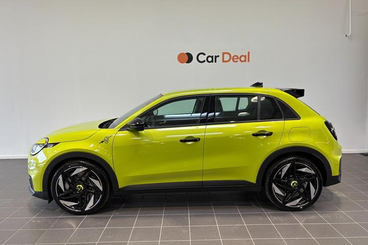 Grøn Abarth 600e fra 2025