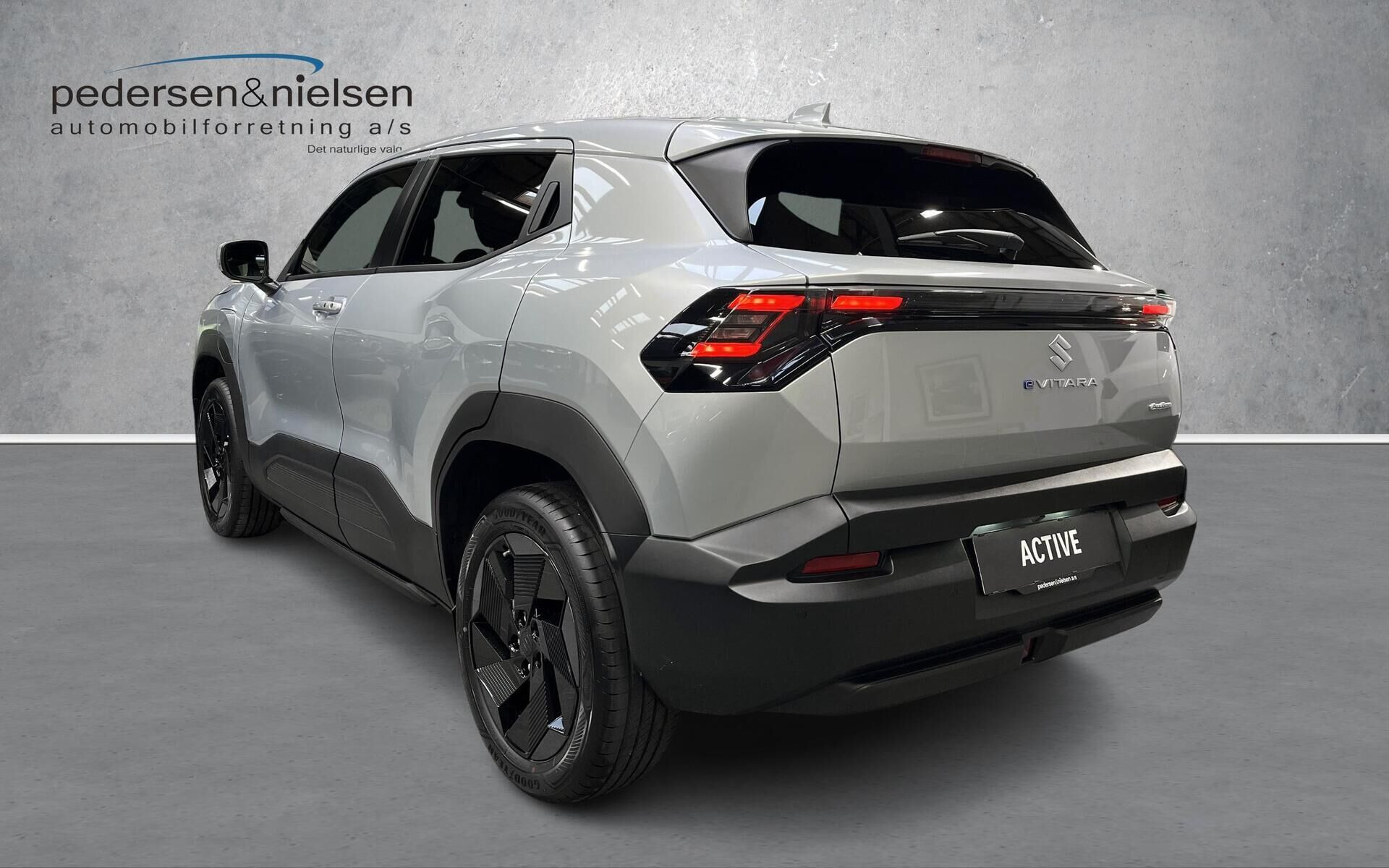 Sølv Suzuki eVitara fra 2025