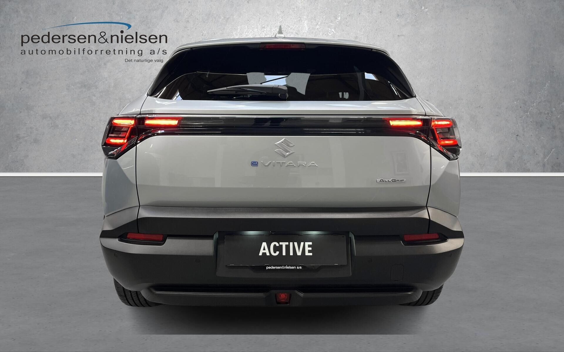 Sølv Suzuki eVitara fra 2025