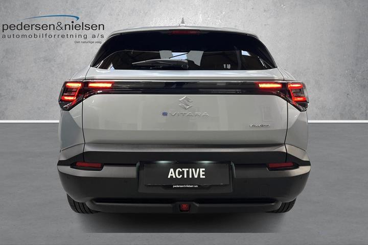 Sølv Suzuki eVitara fra 2025