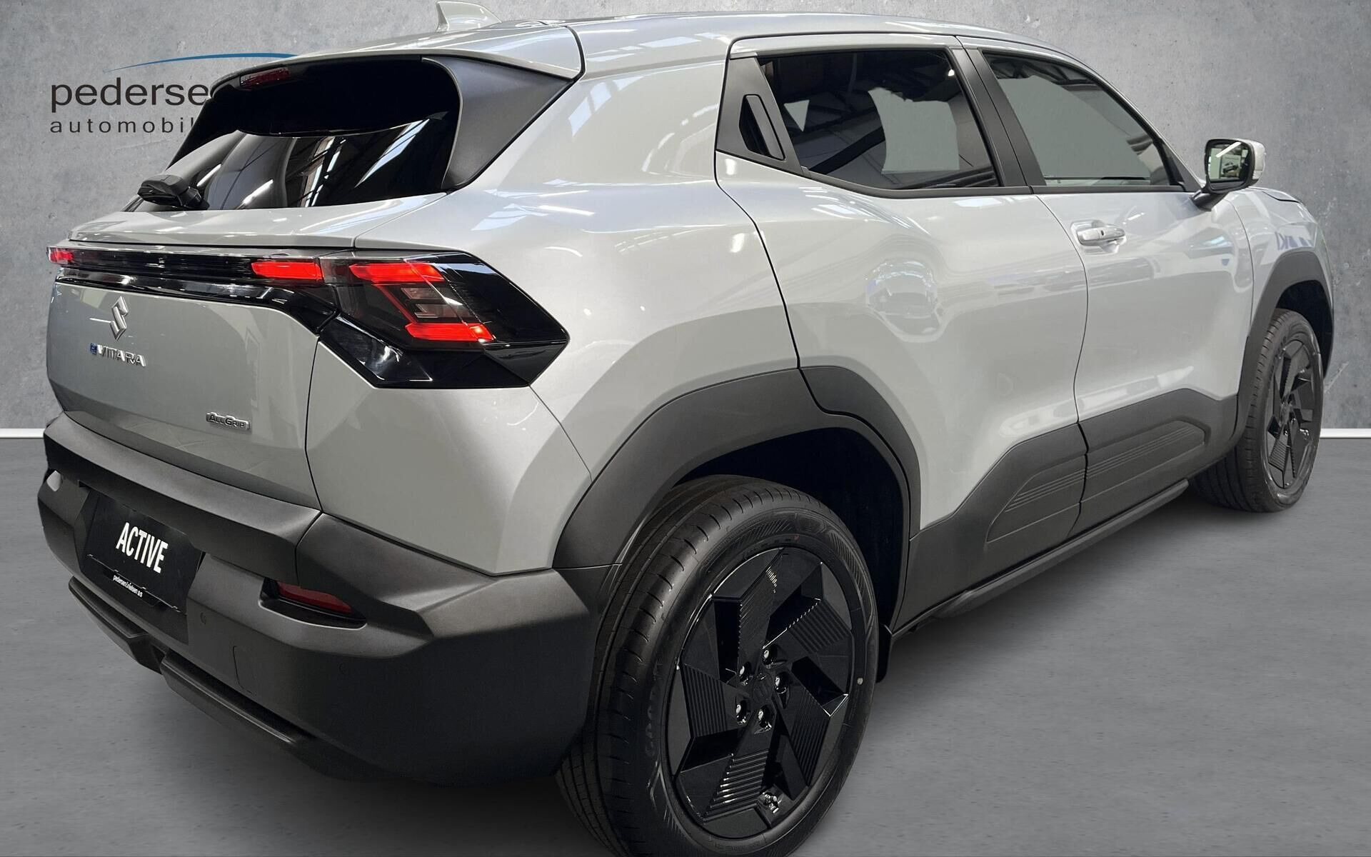 Sølv Suzuki eVitara fra 2025
