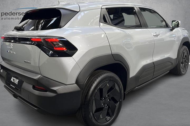 Sølv Suzuki eVitara fra 2025