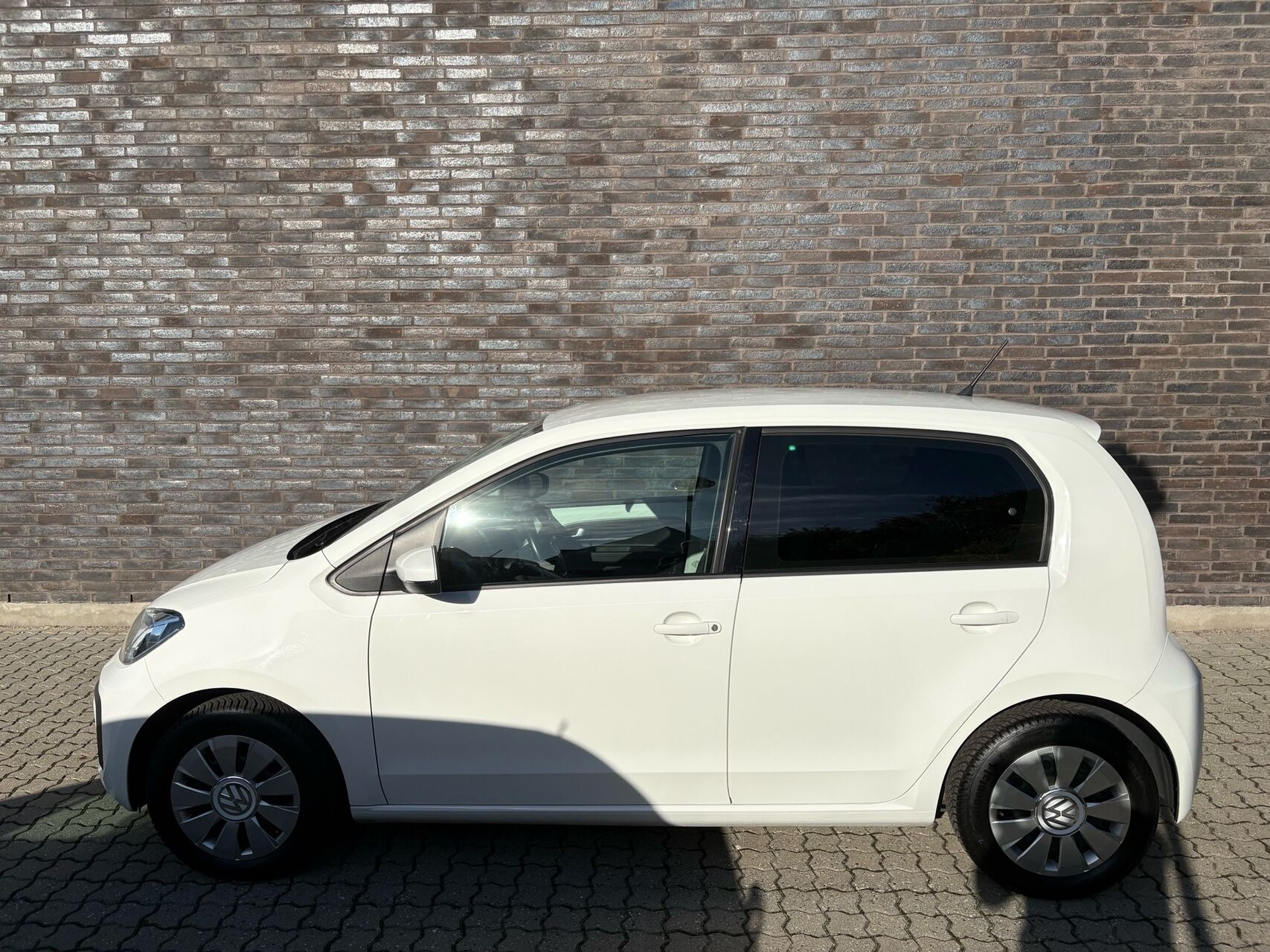 Hvid VW UP! fra 2019