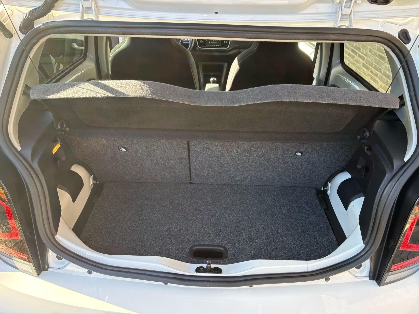 Hvid VW UP! fra 2019