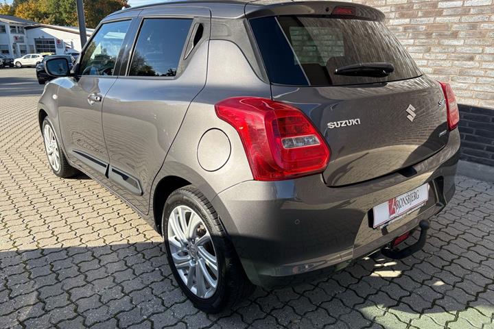 Grå Suzuki Swift fra 2021