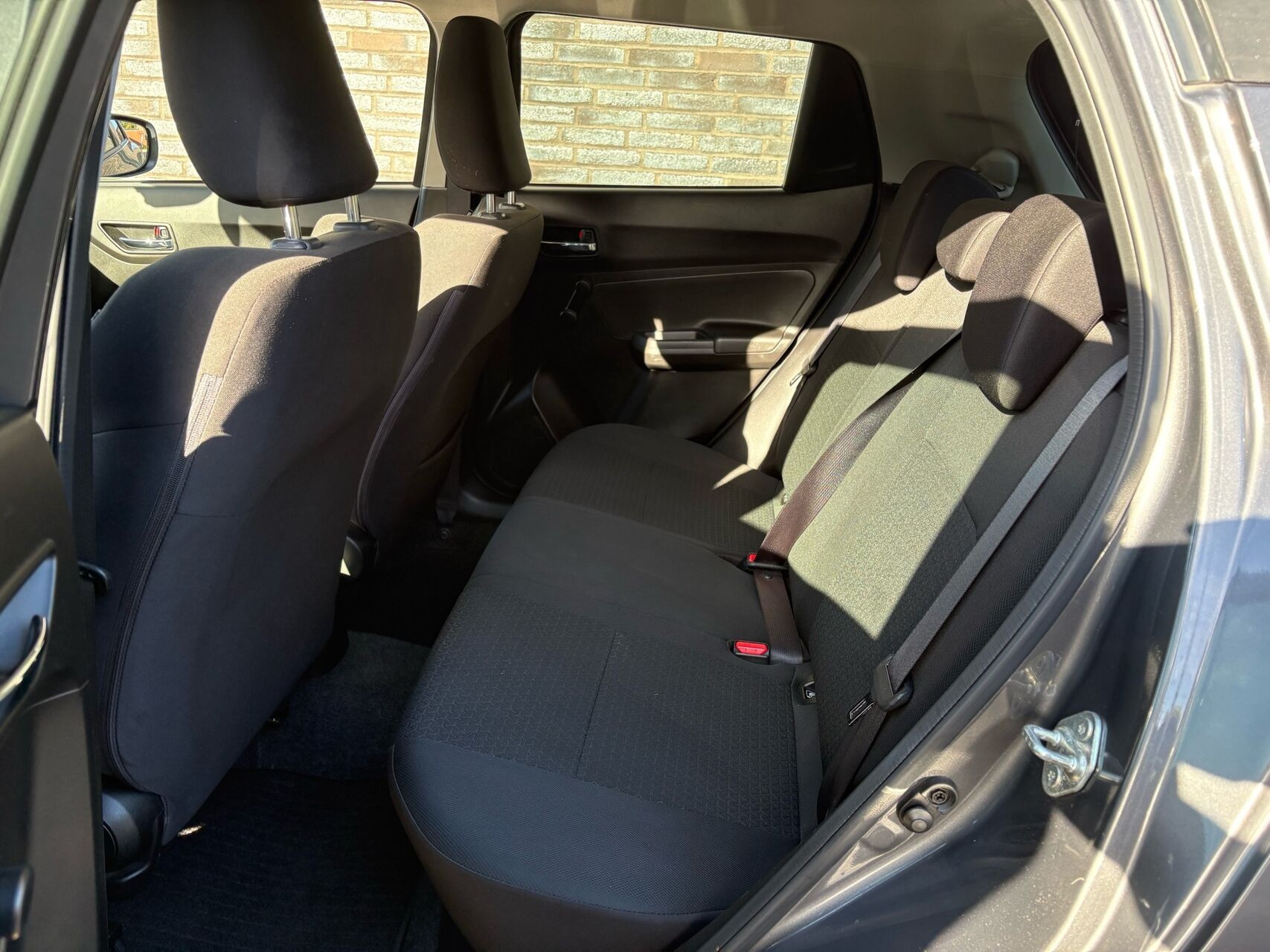 Grå Suzuki Swift fra 2021