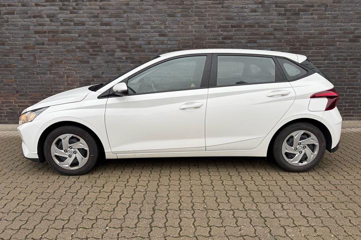 Hvid Hyundai i20 fra 2022