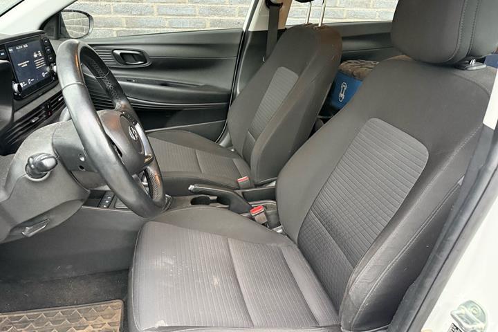 Hvid Hyundai i20 fra 2022