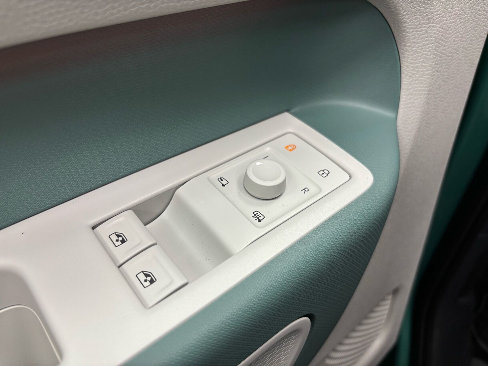 Grøn VW ID.Buzz fra 2024