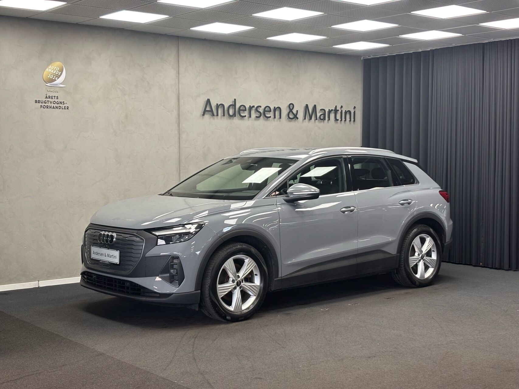 Grå Audi Q4 fra 2023