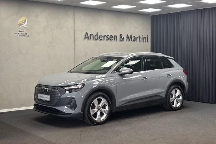 Grå Audi Q4 fra 2023