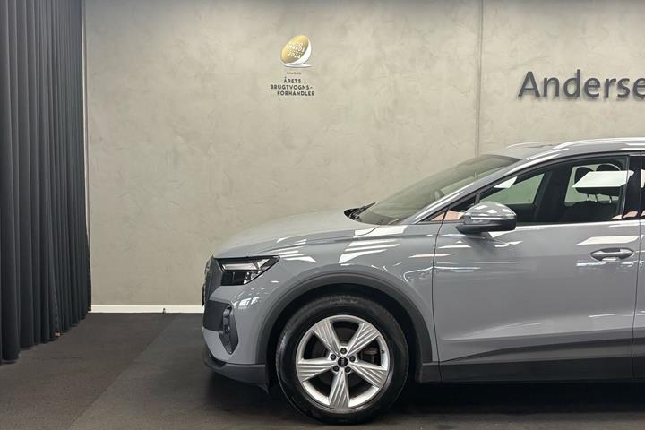 Grå Audi Q4 fra 2023