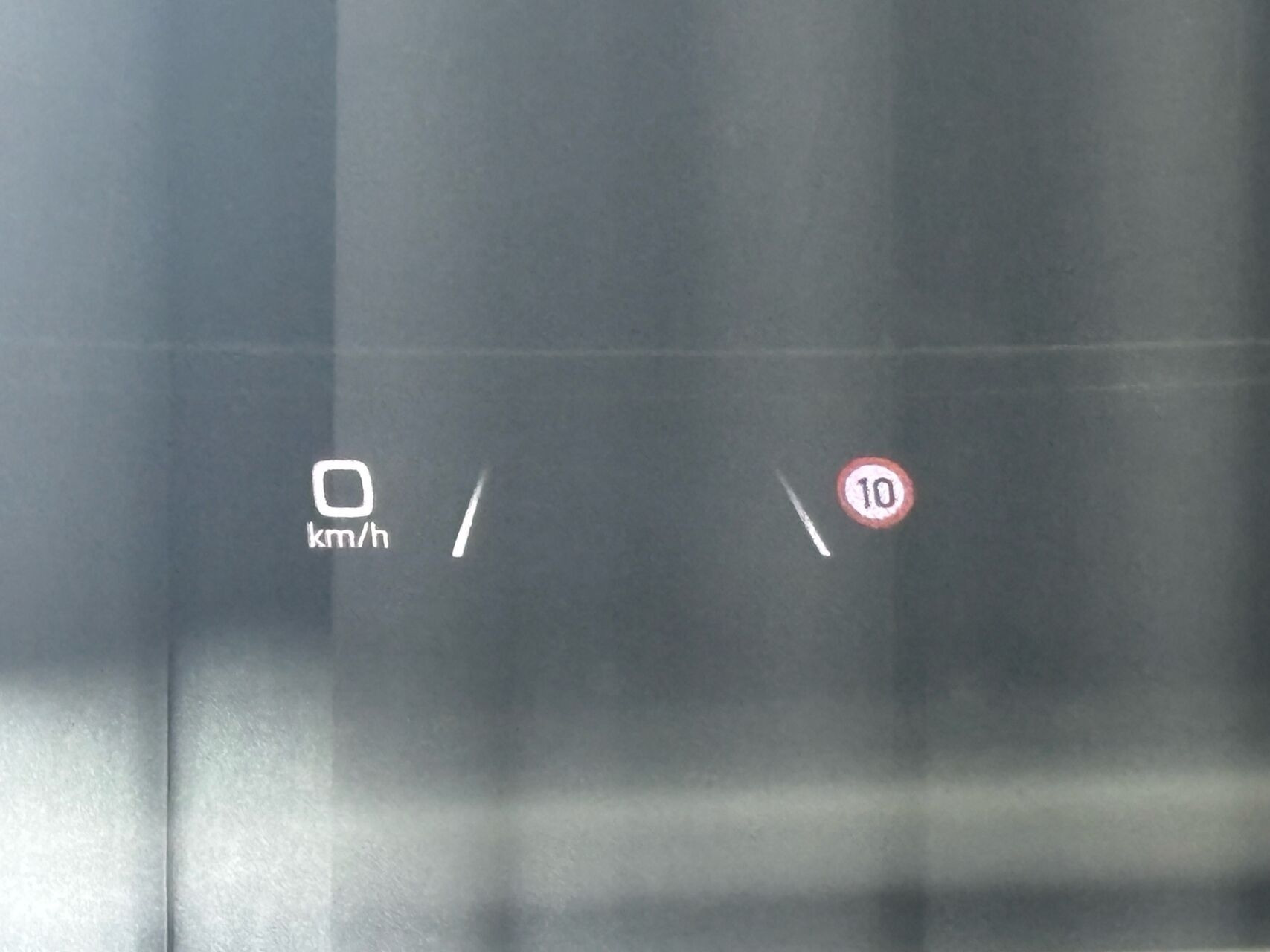 Grå Audi Q4 fra 2023