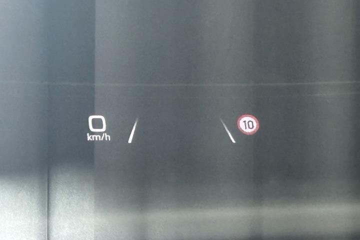 Grå Audi Q4 fra 2023