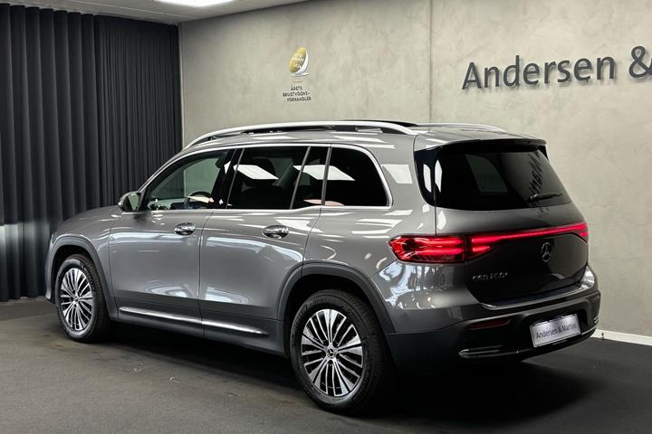 Grå Mercedes EQB250+ fra 2025