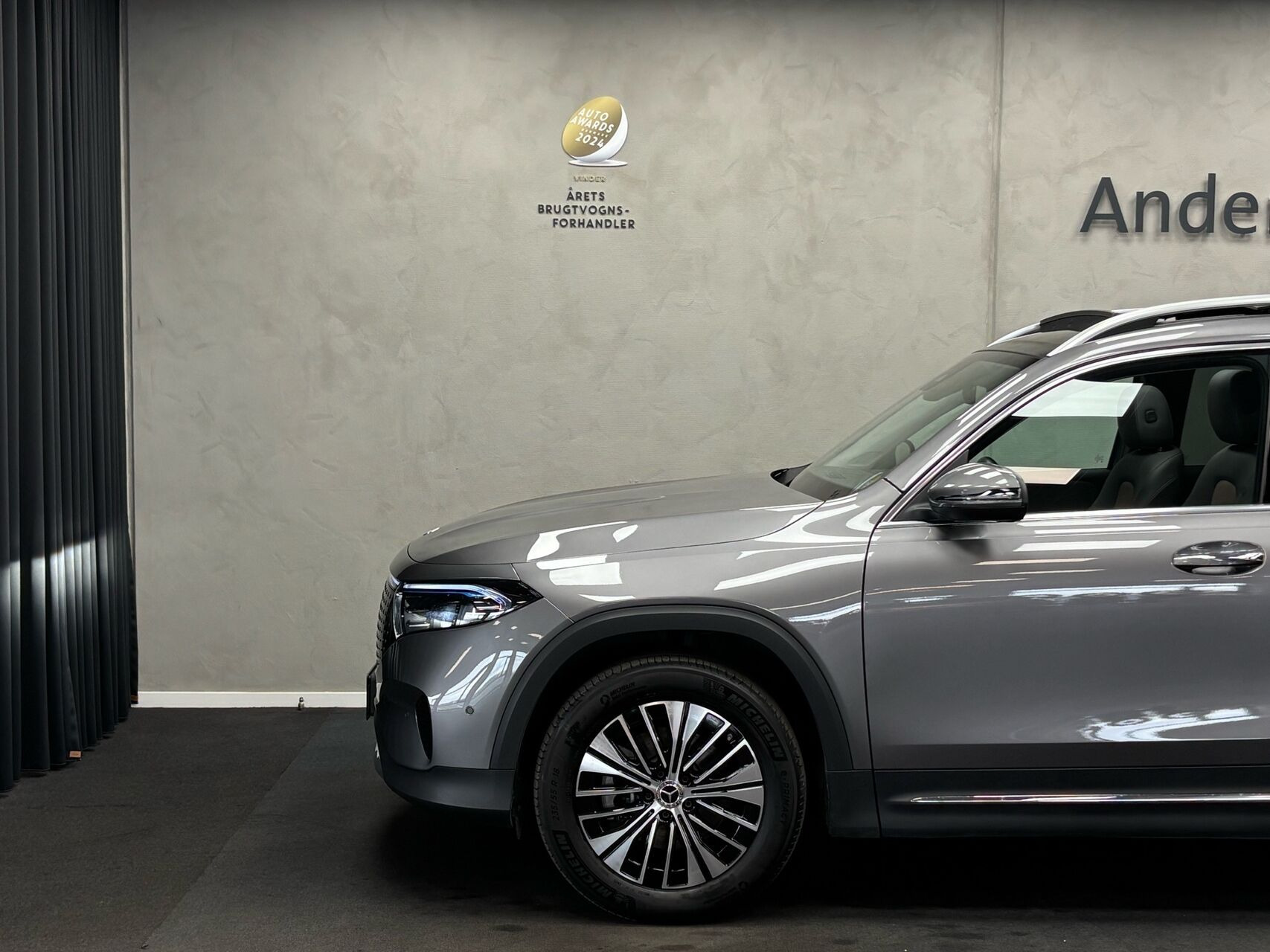 Grå Mercedes EQB250+ fra 2025