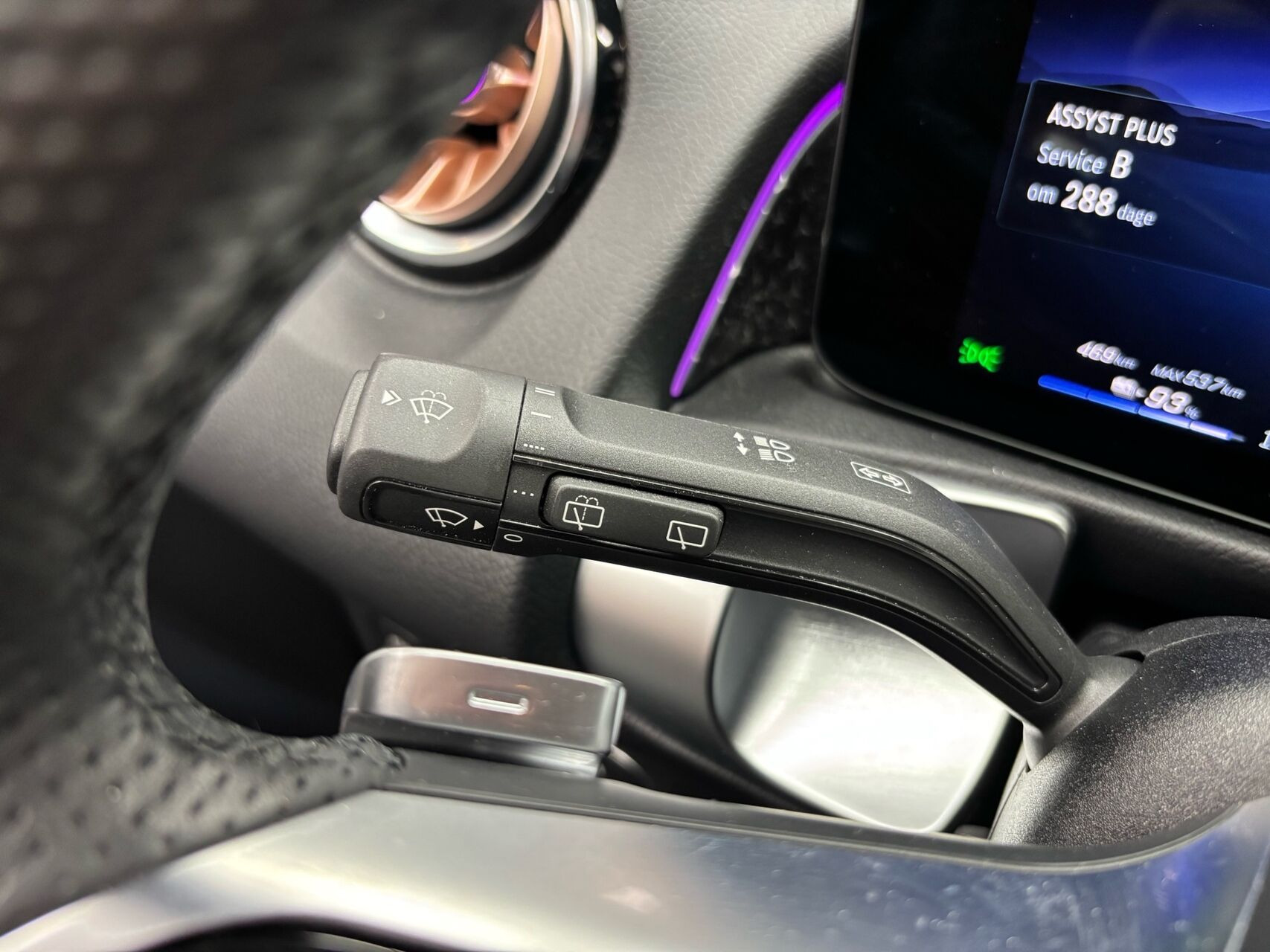 Grå Mercedes EQB250+ fra 2025