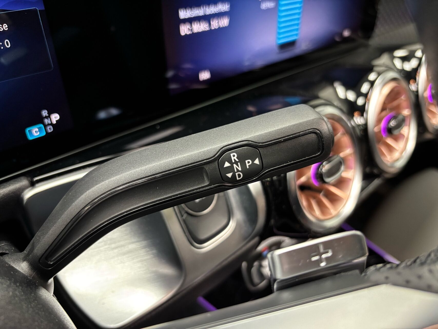 Grå Mercedes EQB250+ fra 2025
