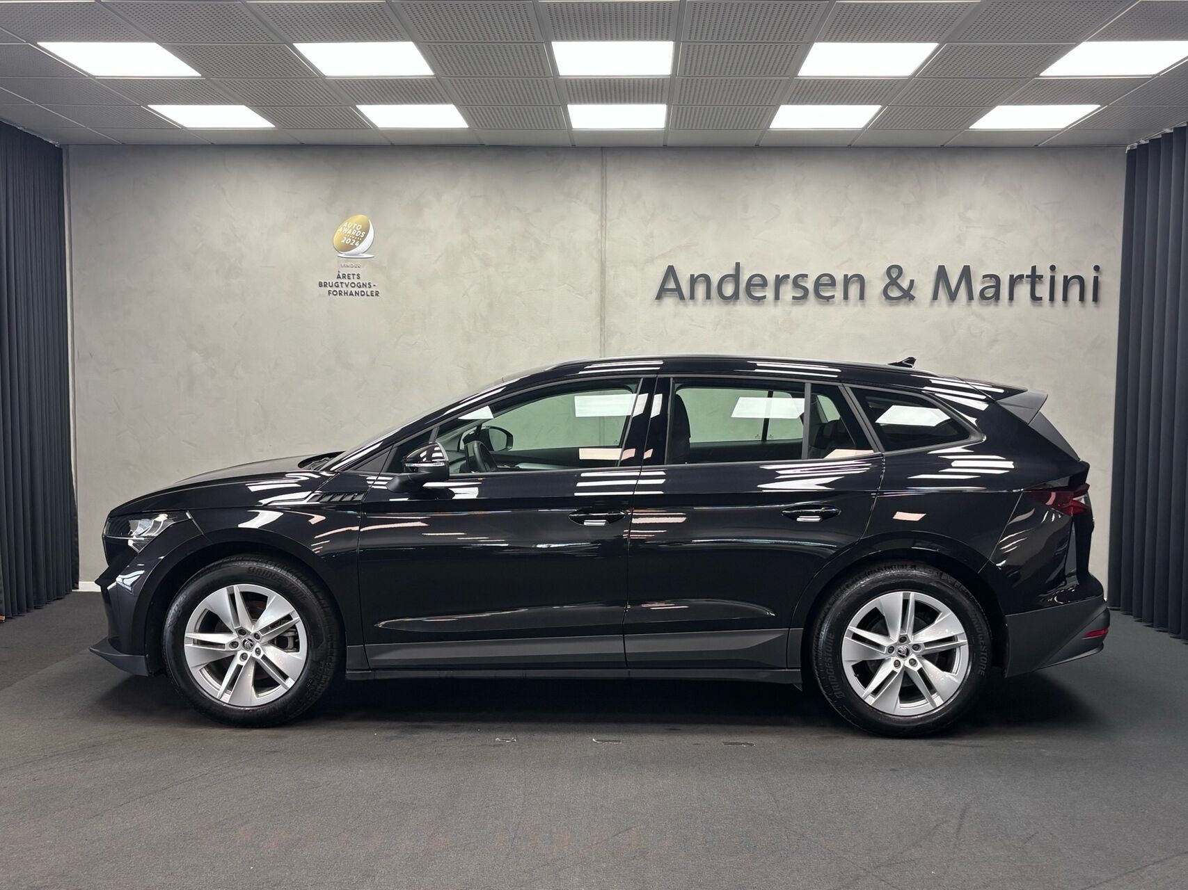 Sort Skoda Enyaq fra 2024