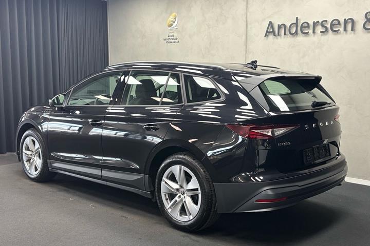 Sort Skoda Enyaq fra 2024