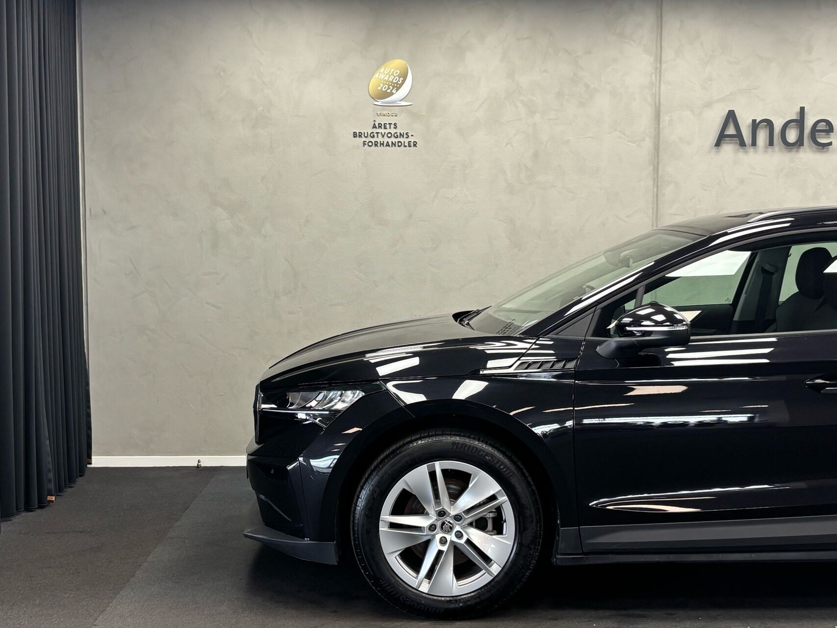 Sort Skoda Enyaq fra 2024