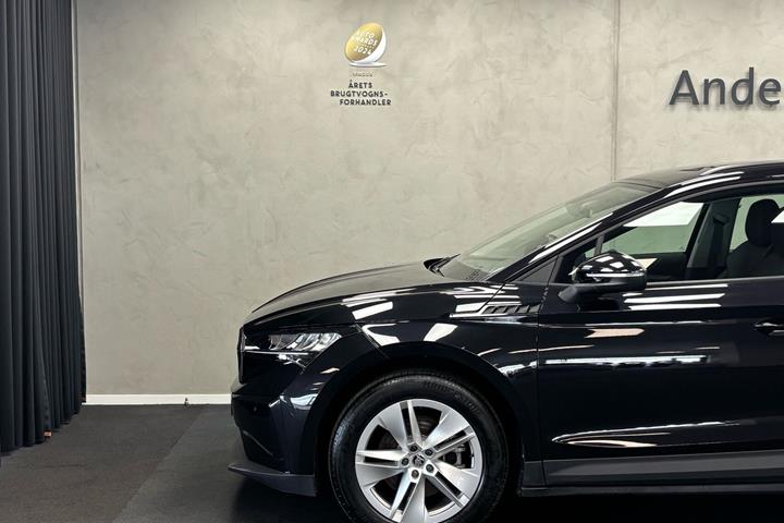 Sort Skoda Enyaq fra 2024