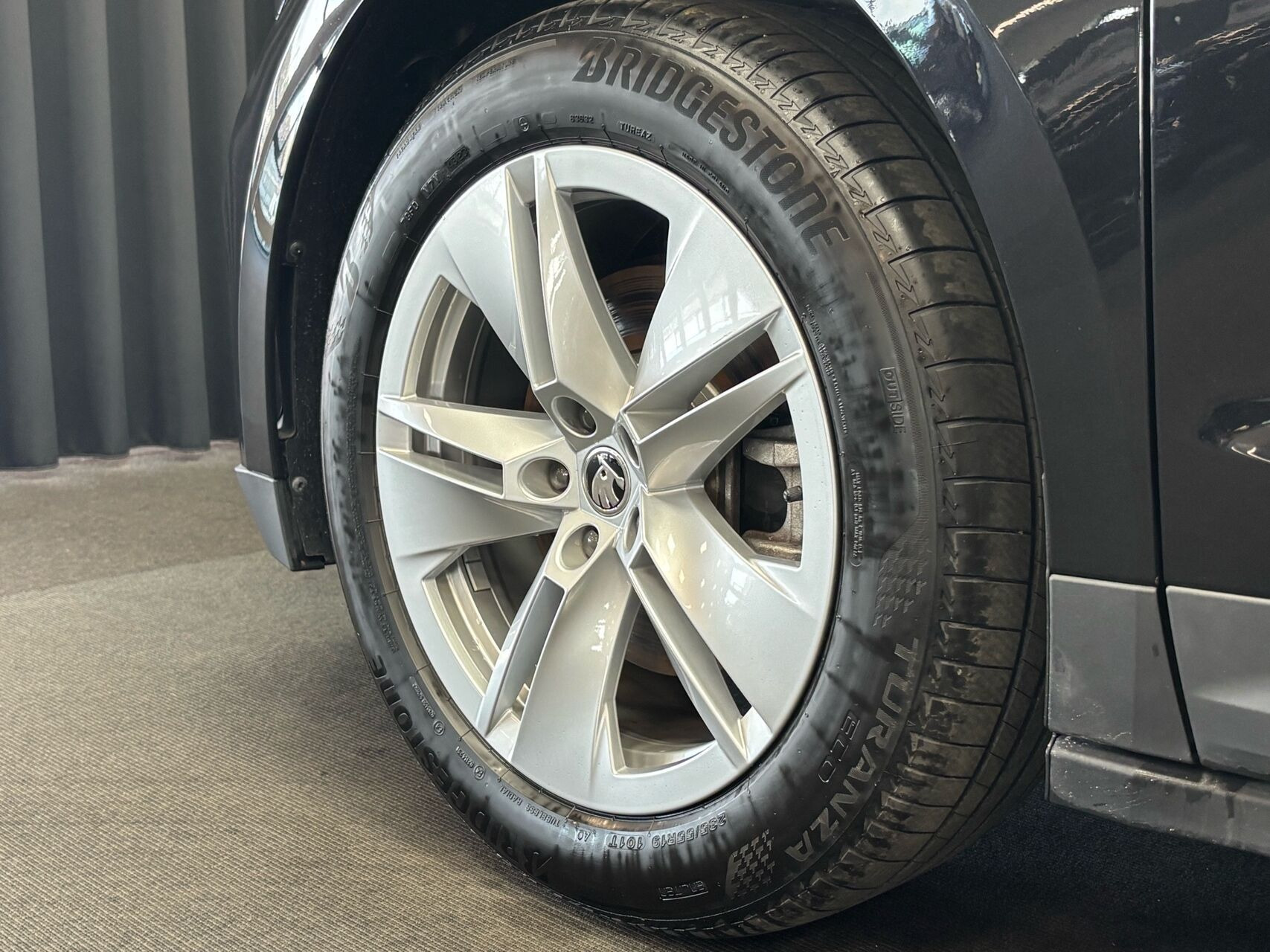 Sort Skoda Enyaq fra 2024