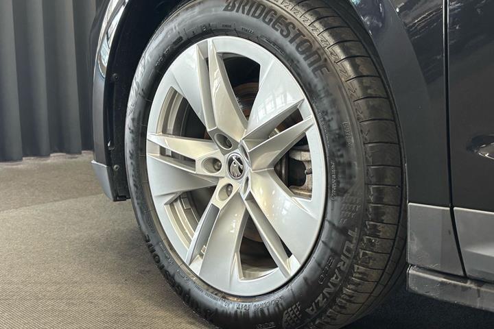 Sort Skoda Enyaq fra 2024