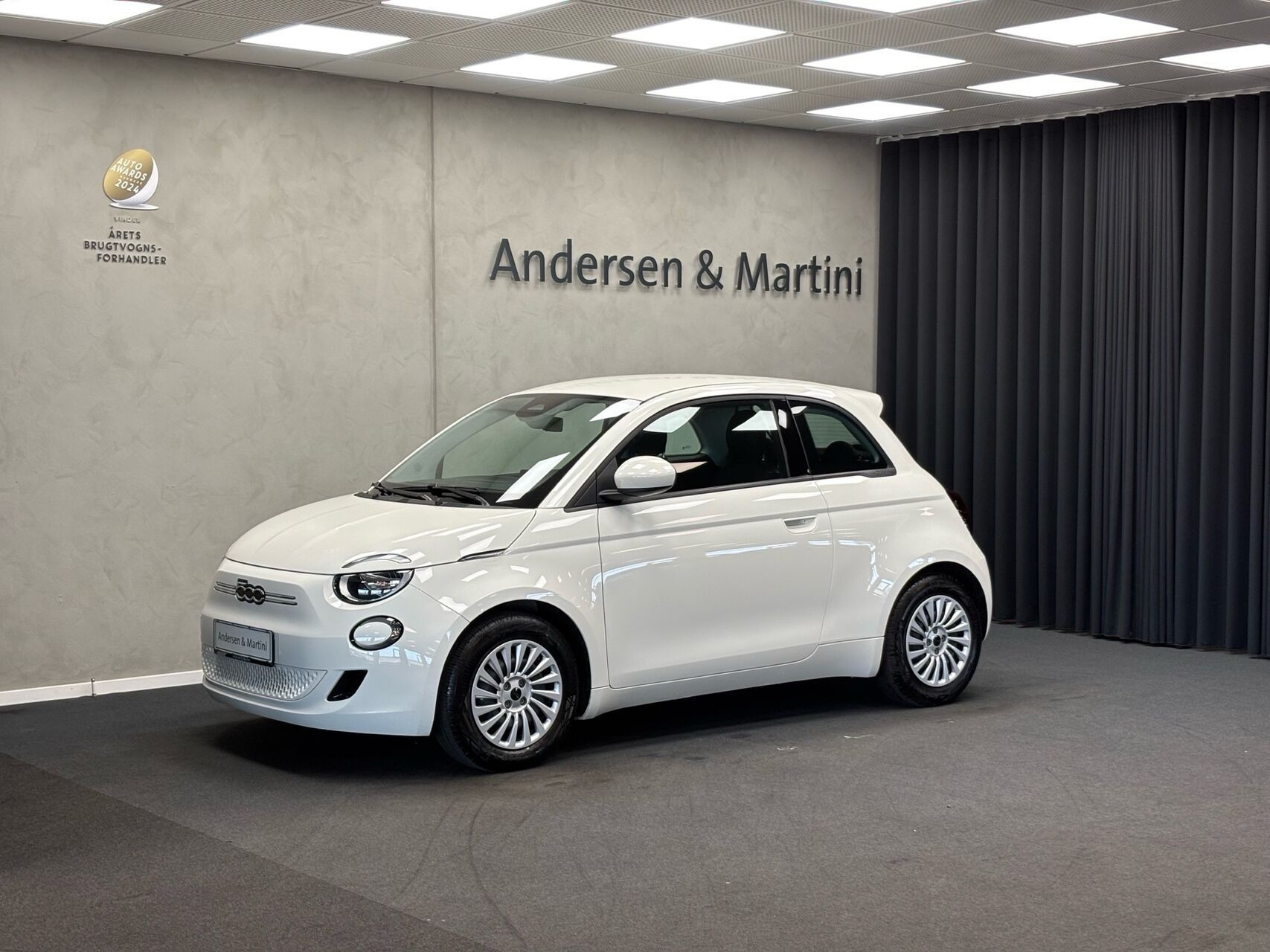 Hvid Fiat 500e fra 2023
