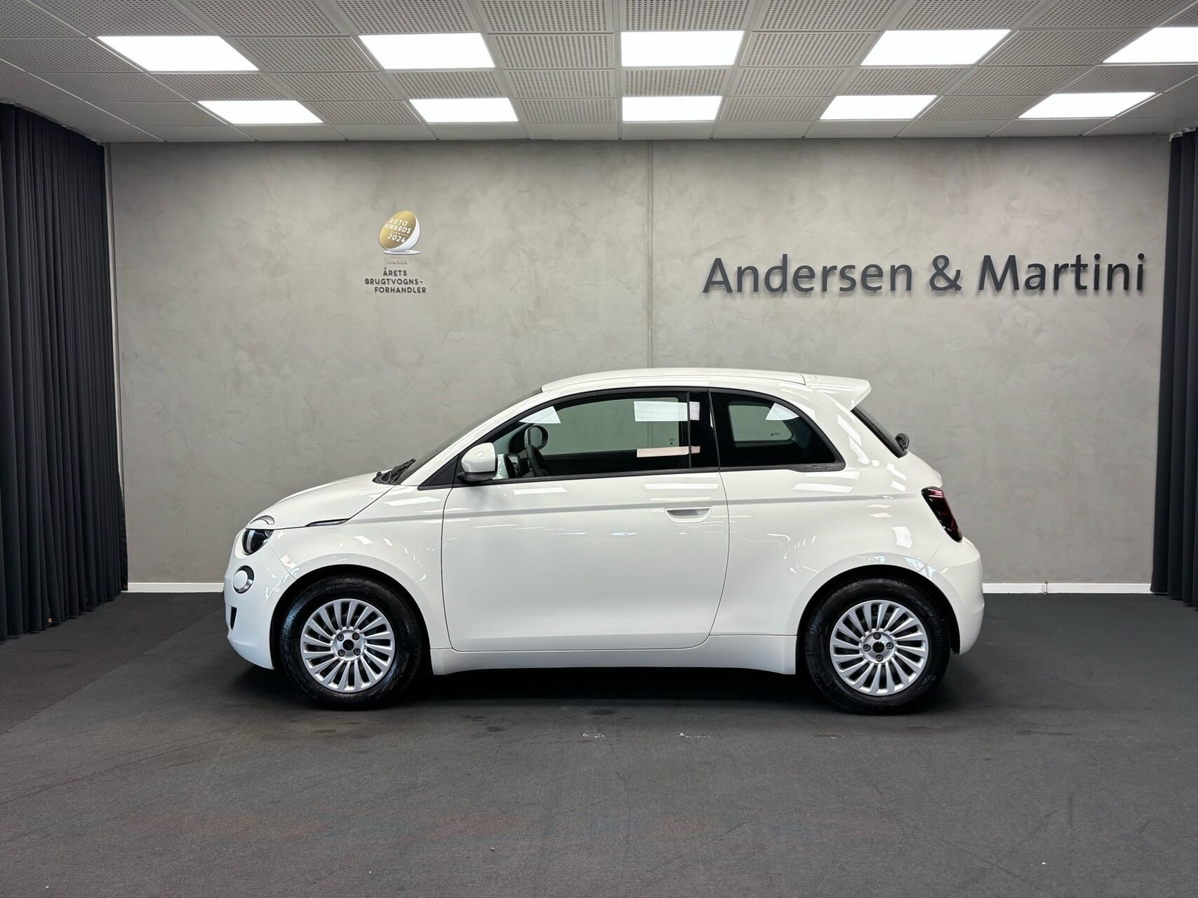 Hvid Fiat 500e fra 2023