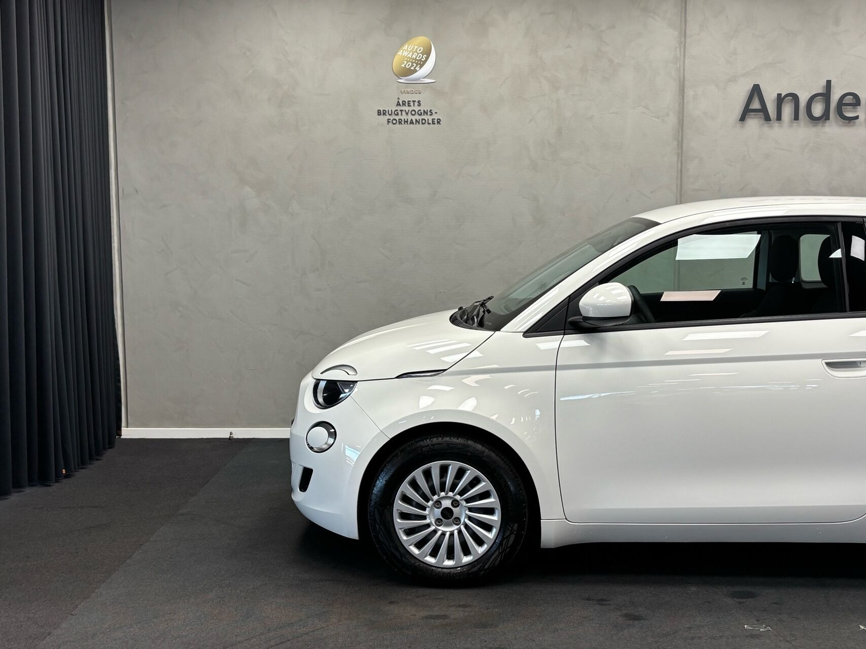 Hvid Fiat 500e fra 2023