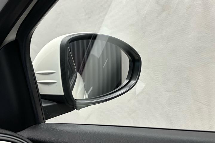 Hvid Fiat 500e fra 2023
