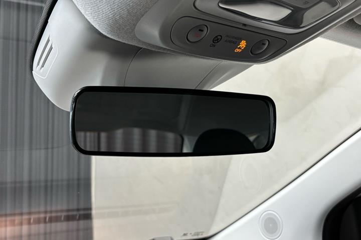 Hvid Fiat 500e fra 2023