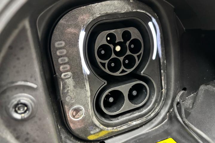 Hvid Fiat 500e fra 2023