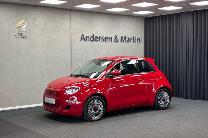 Rød Fiat 500e fra 2023