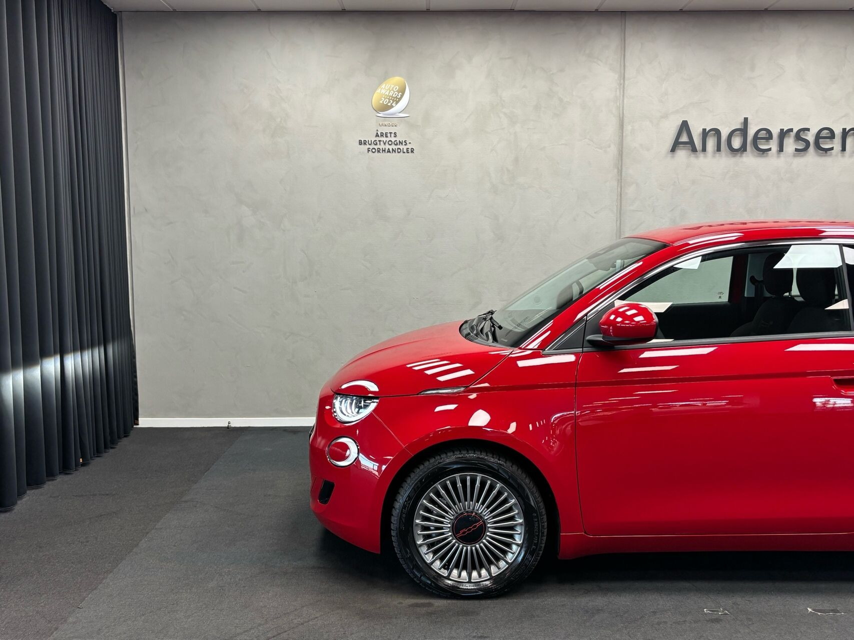 Rød Fiat 500e fra 2023