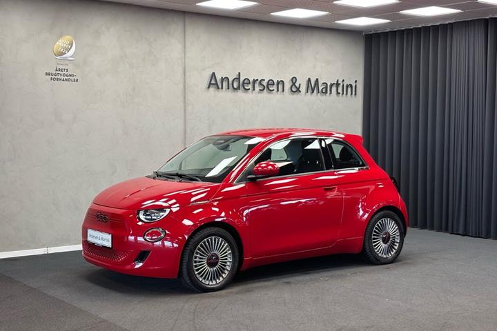 Rød Fiat 500e fra 2023